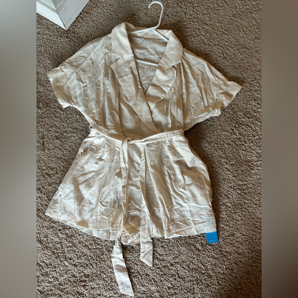 Cupshe romper with pockets, new with tags, never worn, beige, size small